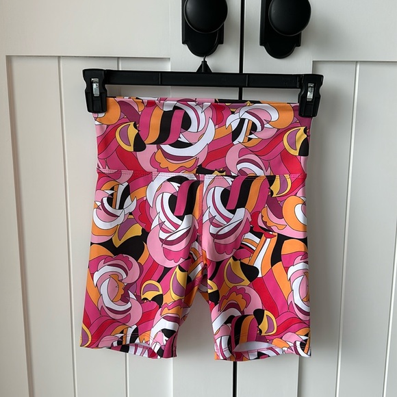 Beach Riot psychedelic geo print biker shirt and bra top set - Picture 3 of 4